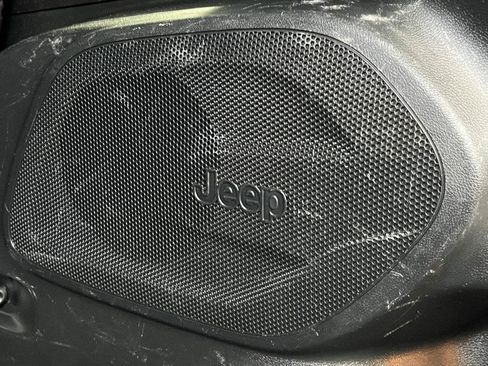 Used 2022 Jeep Cherokee Latitude w/ Sun & Sound Group image 11