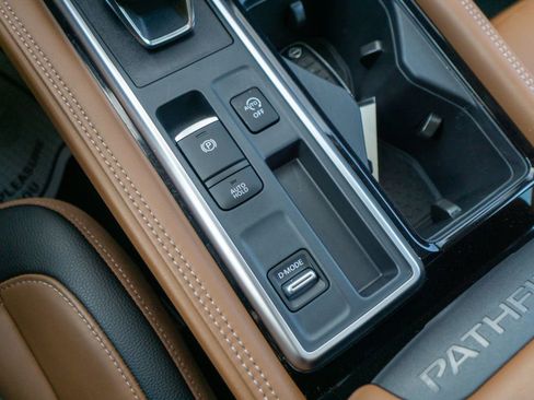 Used 2024 Nissan Pathfinder Platinum w/ Cargo Package image 27