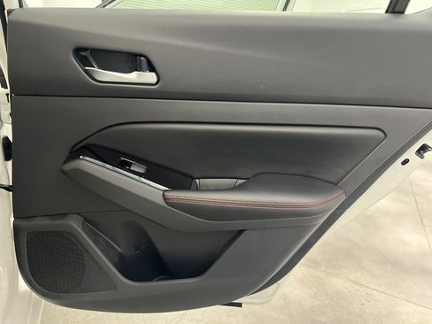 Used 2025 Nissan Altima 2.5 SR image 17