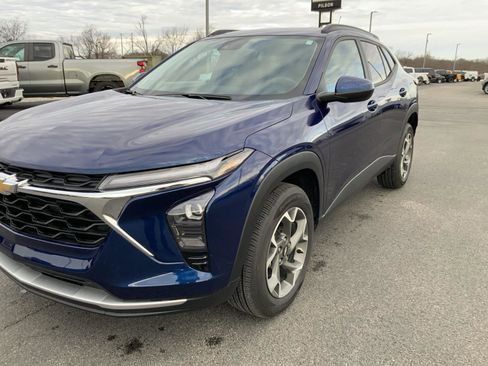 Used 2024 Chevrolet Trax LT w/ Driver Confidence Package image 15