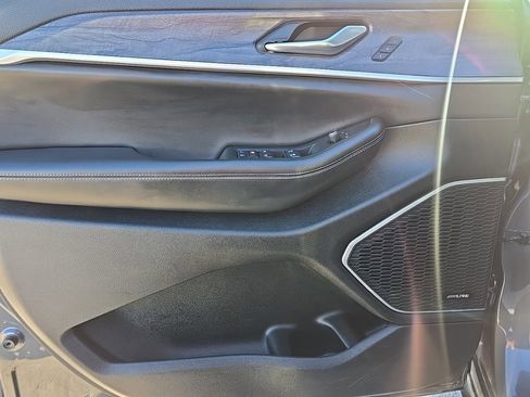 Used 2022 Jeep Grand Cherokee Limited image 11