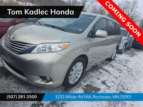 Used 2017 Toyota Sienna XLE Premium image 1