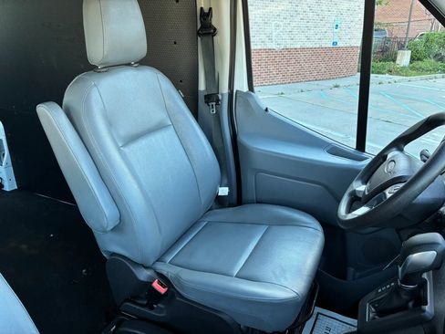 Used 2019 Ford Transit 250 130 Medium Roof RWD image 25