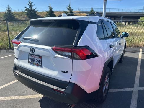 Used 2025 Toyota RAV4 XLE w/ Convenience Package image 4