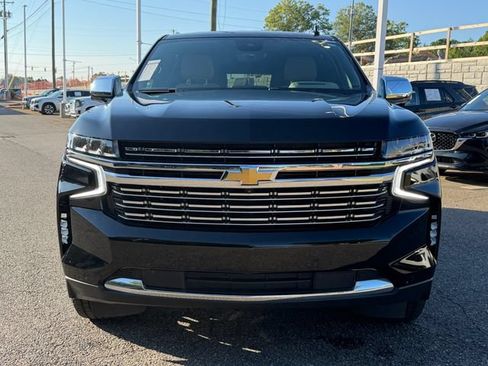 Used 2023 Chevrolet Suburban Premier w/ Premium Package 2 AWD/4WD image 8
