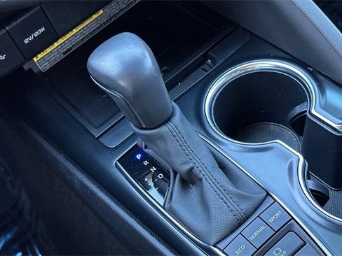 Used 2020 Toyota Camry XLE image 23