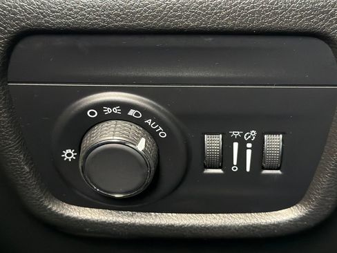 Used 2023 Jeep Grand Cherokee L Laredo RWD image 32