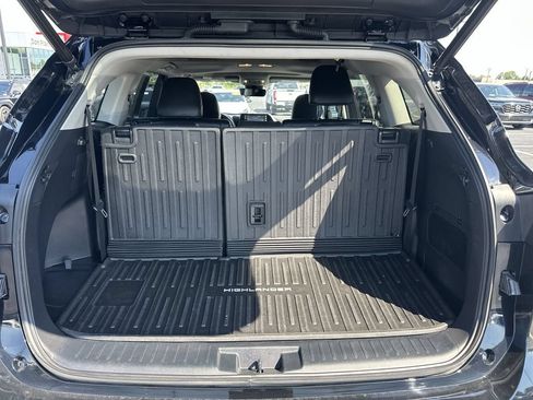 Used 2022 Toyota Highlander XLE AWD/4WD image 30