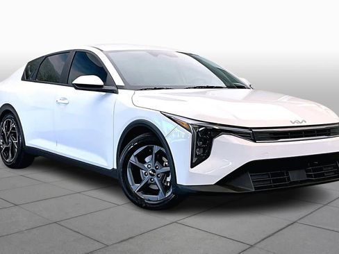 Used 2025 Kia K4 LXS image 3