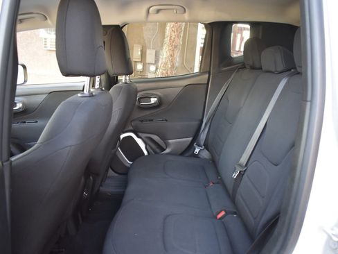 Used 2018 Jeep Renegade Latitude w/ Cold Weather Group image 12