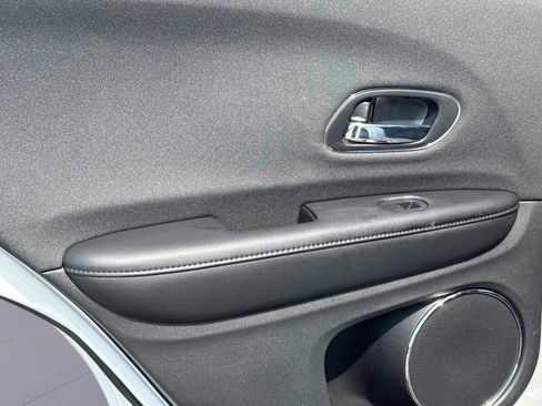 Used 2022 Honda HR-V EX image 12
