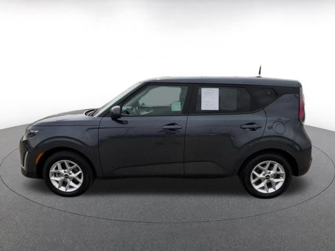 Used 2025 Kia Soul LX w/ LX Technology Package FWD image 9