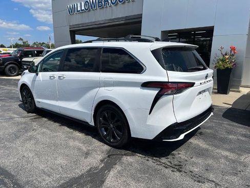 Used 2021 Toyota Sienna XSE FWD image 4