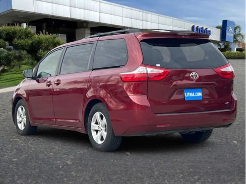 Used 2017 Toyota Sienna LE image 8
