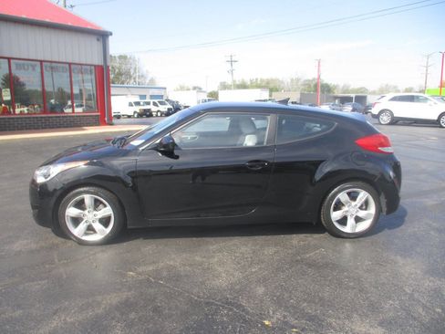 Used 2012 Hyundai Veloster image 2