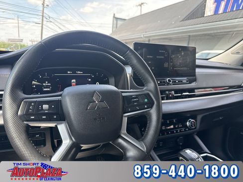 Used 2025 Mitsubishi Outlander AWD image 31