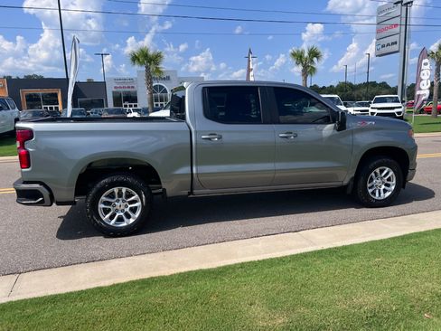 Used 2024 Chevrolet Silverado 1500 RST w/ Z71 Off-Road Package AWD/4WD image 2