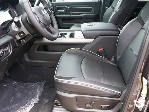 New 2026 RAM 2500 Laramie AWD/4WD image 4