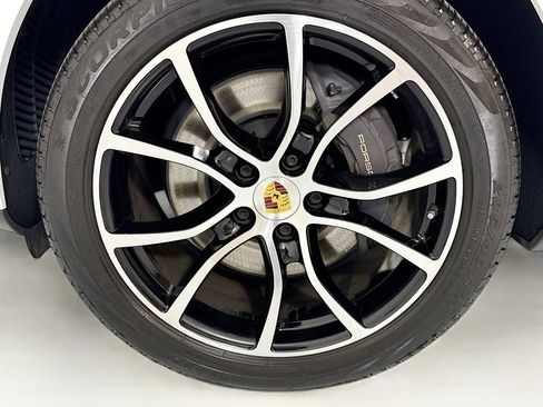 Used 2022 Porsche Cayenne AWD/4WD image 30