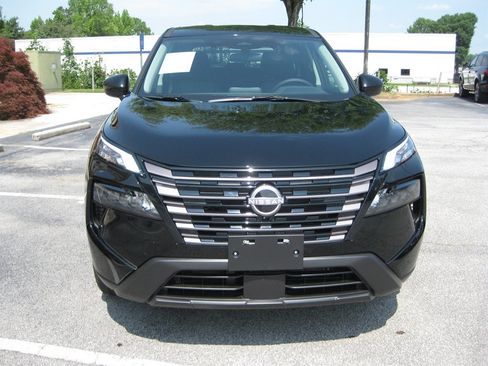 Used 2026 Nissan Rogue SV FWD image 3