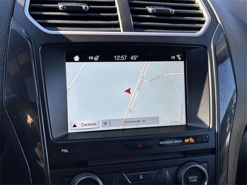 Used 2017 Ford Explorer XLT w/ Equipment Group 202A image 9