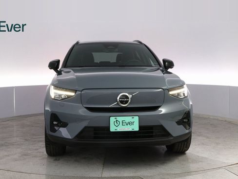 Used 2023 Volvo XC40 Recharge Ultimate image 3
