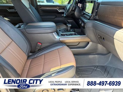 Used 2025 Chevrolet Silverado 1500 High Country w/ High Country Premium Package AWD/4WD image 13