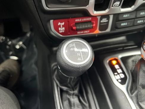 Used 2025 Jeep Wrangler Unlimited Sport AWD/4WD image 11