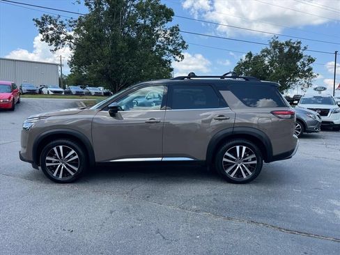 Used 2023 Nissan Pathfinder Platinum AWD/4WD image 6