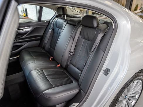 Used 2019 BMW 740i xDrive w/ Executive Package image 41