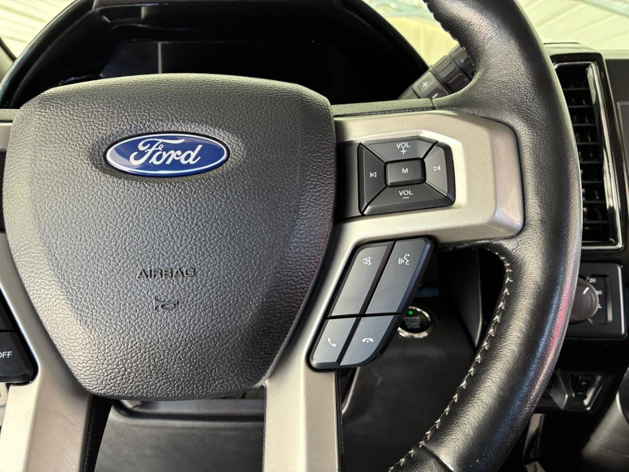 Used 2021 Ford F250 Lariat w/ Lariat Ultimate Package AWD/4WD image 32