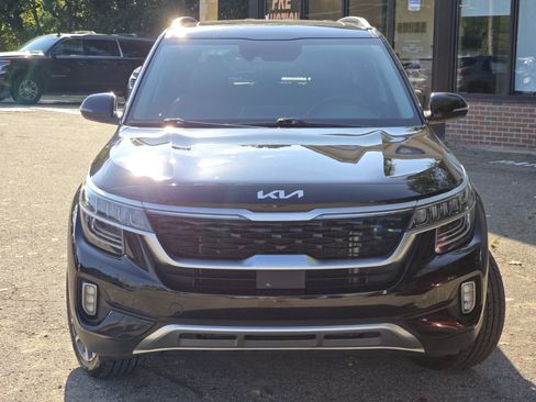 Used 2022 Kia Seltos SX w/ Sunroof Package AWD/4WD image 2