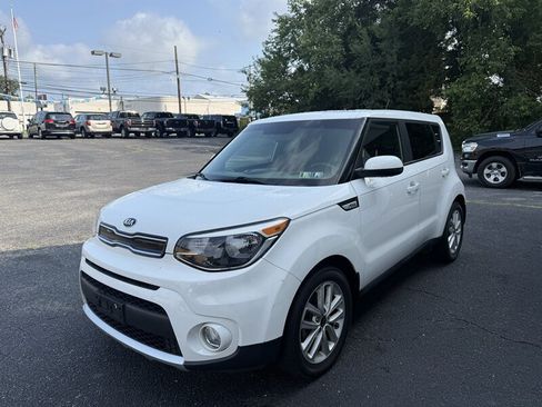 Used 2017 Kia Soul + FWD image 3