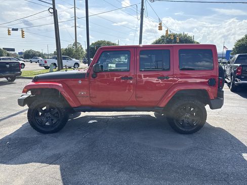 Used 2017 Jeep Wrangler Unlimited Sahara w/ Connectivity Group AWD/4WD image 8