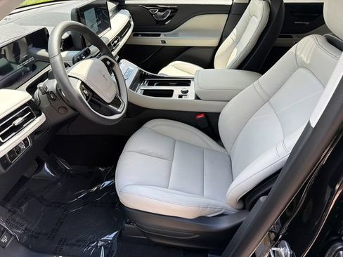 New 2026 Lincoln Aviator 2WD w/ Jet Appearance Package image 10