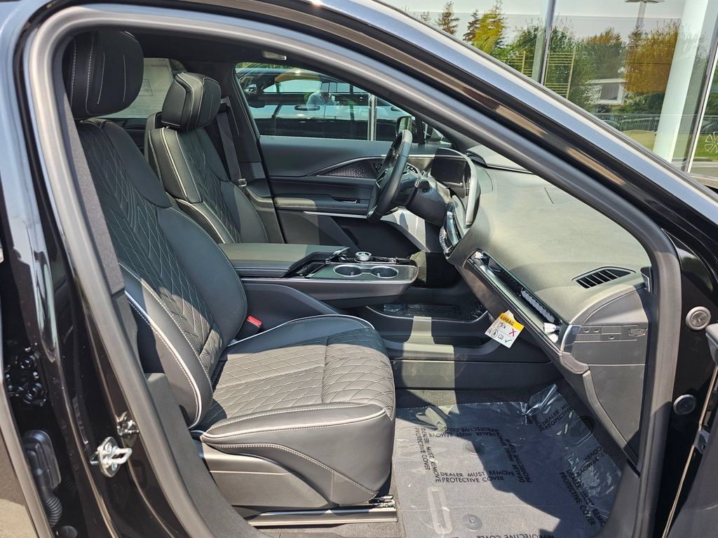 New 2026 Cadillac Lyriq V AWD/4WD image 11