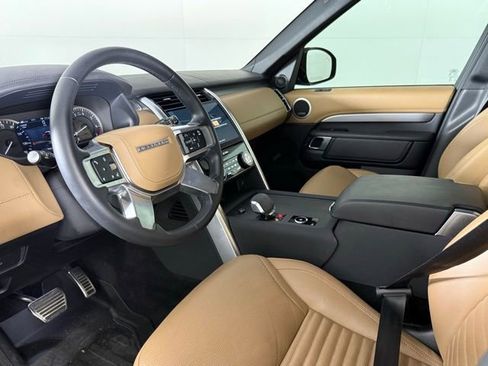 Used 2023 Land Rover Discovery HSE R-Dynamic AWD/4WD image 16