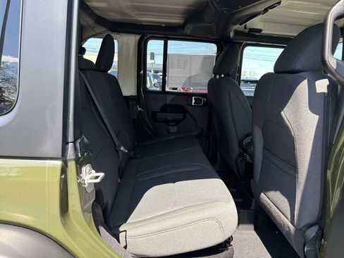 Used 2024 Jeep Wrangler Unlimited AWD/4WD image 19