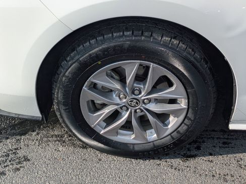 Used 2024 Toyota Sienna LE image 13