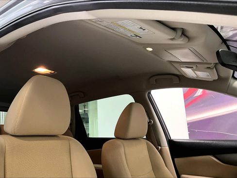 Used 2016 Nissan Rogue SV w/ SV Premium Package image 28