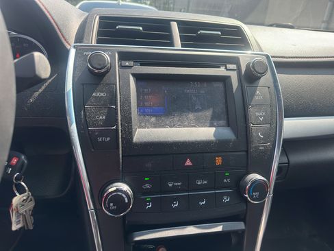 Used 2017 Toyota Camry SE w/ Moonroof Package FWD image 8