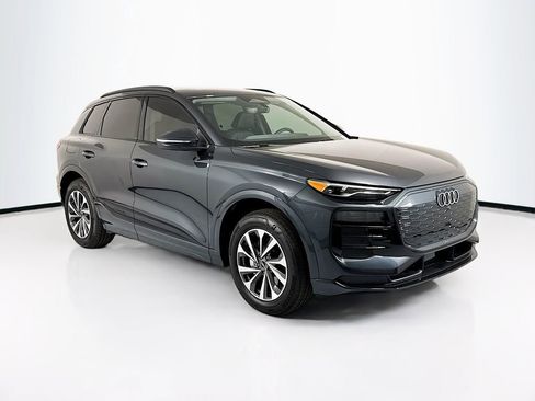 Used 2025 Audi Q6 e-tron Premium image 4