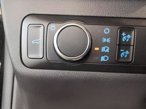 Used 2022 Ford Escape SE w/ SE Sport Appearance Package image 9