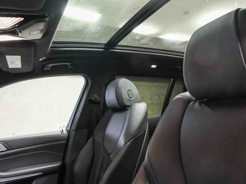 Used 2022 BMW X7 xDrive40i w/ M Sport Package AWD/4WD image 32