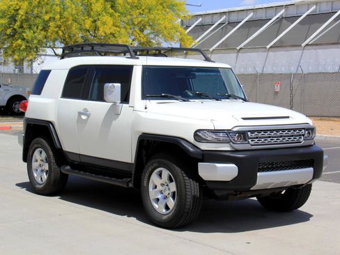 Used 2010 Toyota FJ Cruiser 4WD image 3