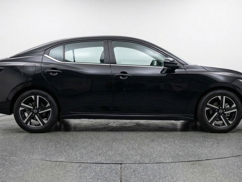 Used 2025 Nissan Sentra SV FWD image 11