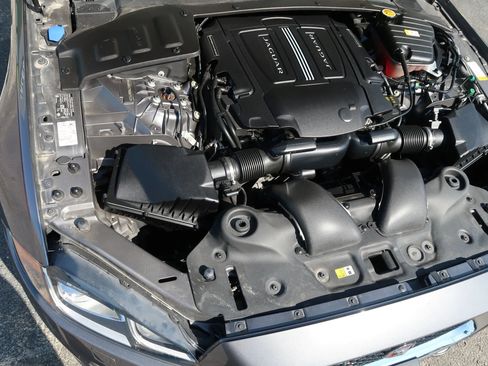 Used 2019 Jaguar XJ R-Sport RWD image 42