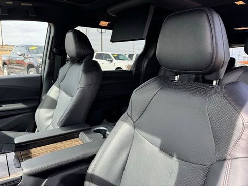 Used 2025 Toyota Sienna Platinum image 12