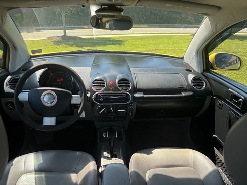 Used 2007 Volkswagen Beetle Coupe w/ Package 1 FWD image 5