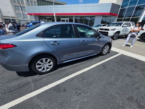 Used 2021 Toyota Corolla LE FWD image 2